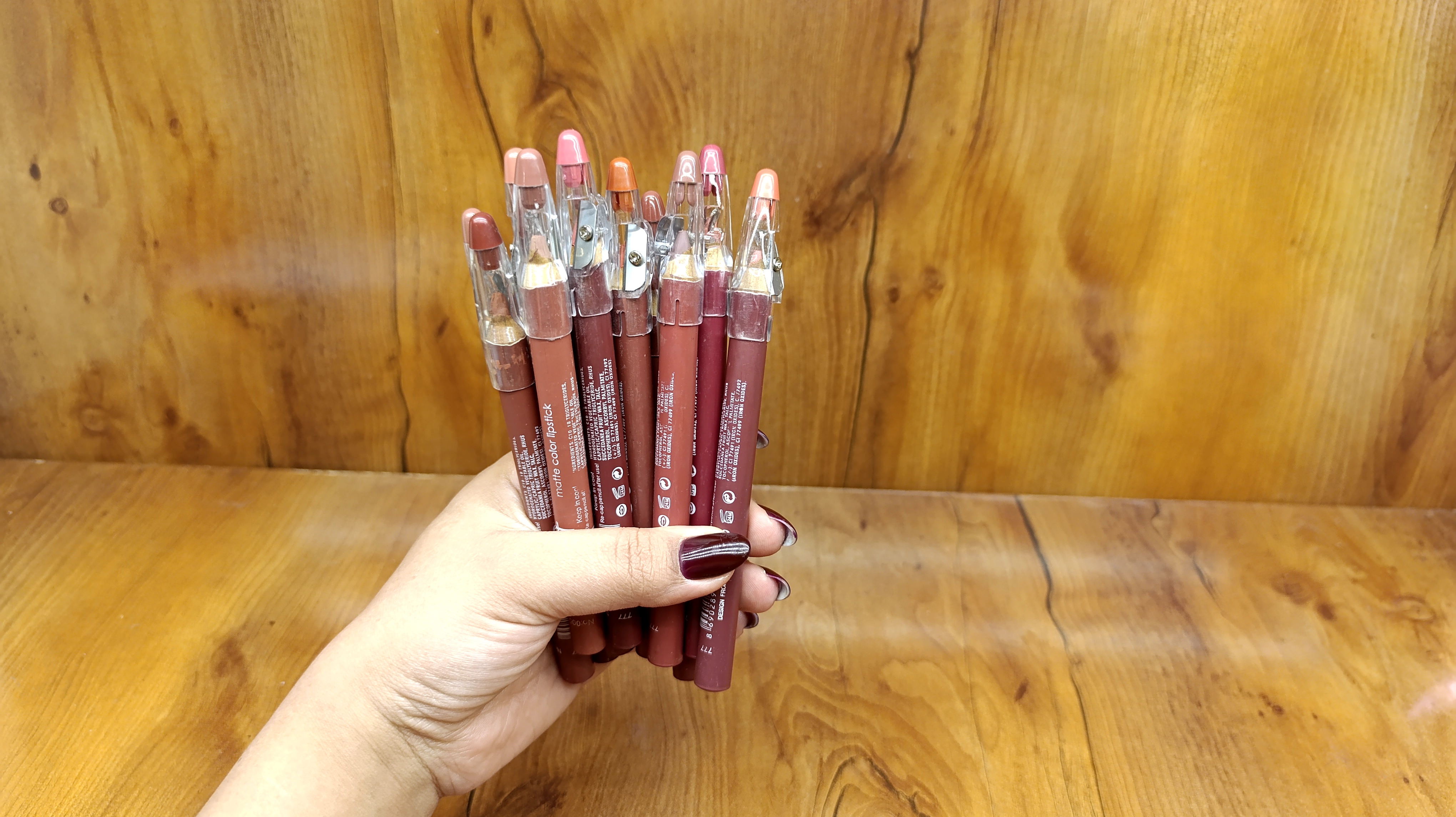 رژلب مدادی تراشدار