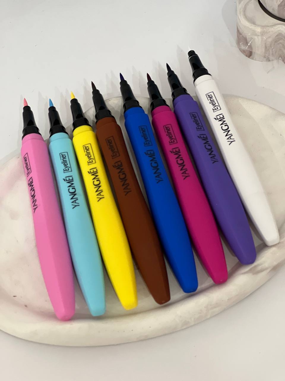 خط چشم رنگی